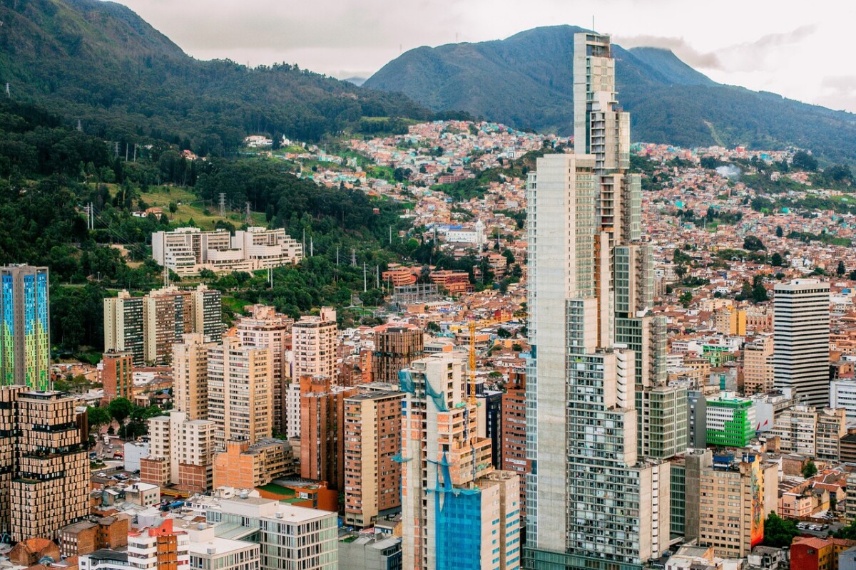 découvrez la colombie : un pays riche en culture, paysages spectaculaires, villes dynamiques et traditions colorées. explorez ses plages, montagnes et le charme unique de ses habitants.