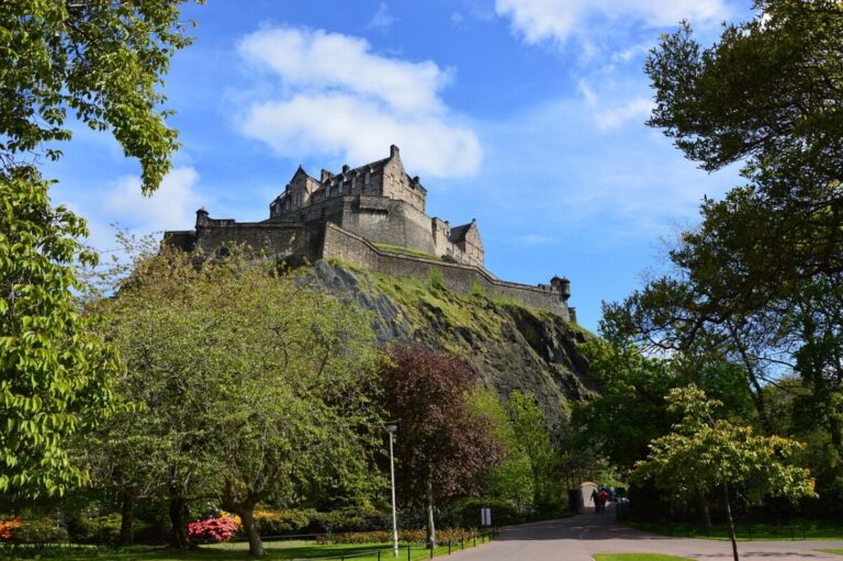 Escapade de rêve à Édimbourg : astuces pour un weekend inoubliable en Écosse