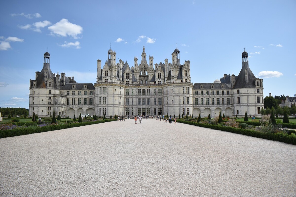 découvrez le monde du voyage de luxe : destinations exclusives, hébergements prestigieux, conseils personnalisés et expériences inoubliables pour un séjour haut de gamme.