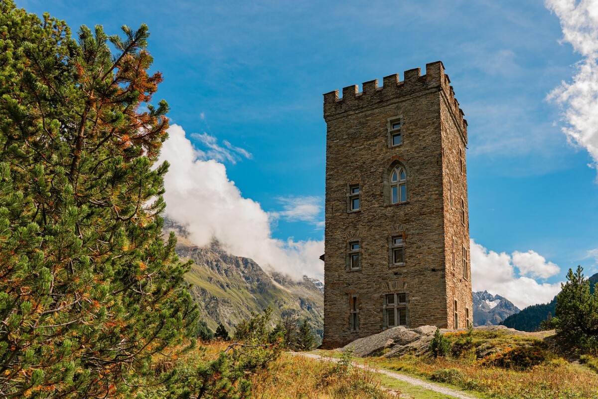découvrez l'histoire fascinante et l'architecture majestueuse de ce château historique, un trésor du patrimoine à visiter absolument.