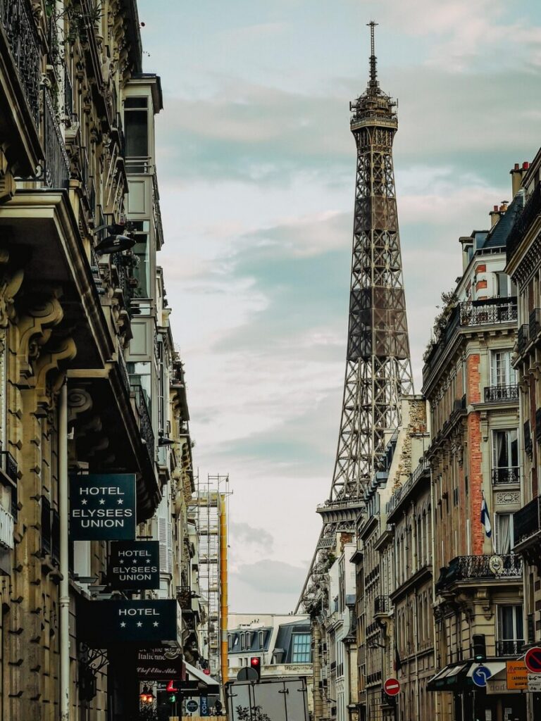 Attractions touristiques incontournables : d&eacute;couvrez les sites phares &agrave; visiter absolument en France