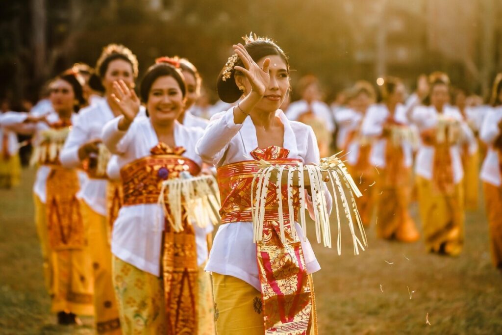 Art traditionnel : histoire, techniques et transmission d&rsquo;un patrimoine vivant